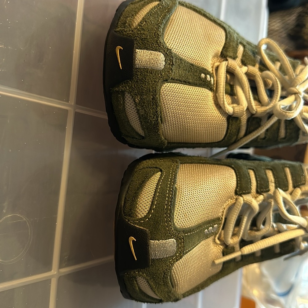 NIKE SHOX GENTLY USED! Size 8.5M.  Colors olive green. - Picture 7 of 8